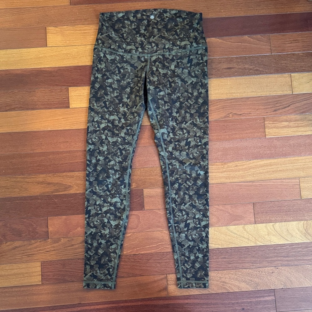 Lululemon wunder under camo leggings women size 12